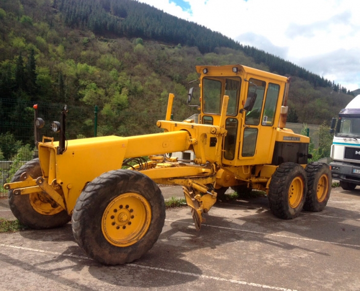 Motoniveladora John Deere 570