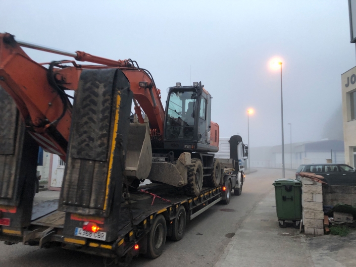 Transporte en góndola con cabeza tractora 4x4